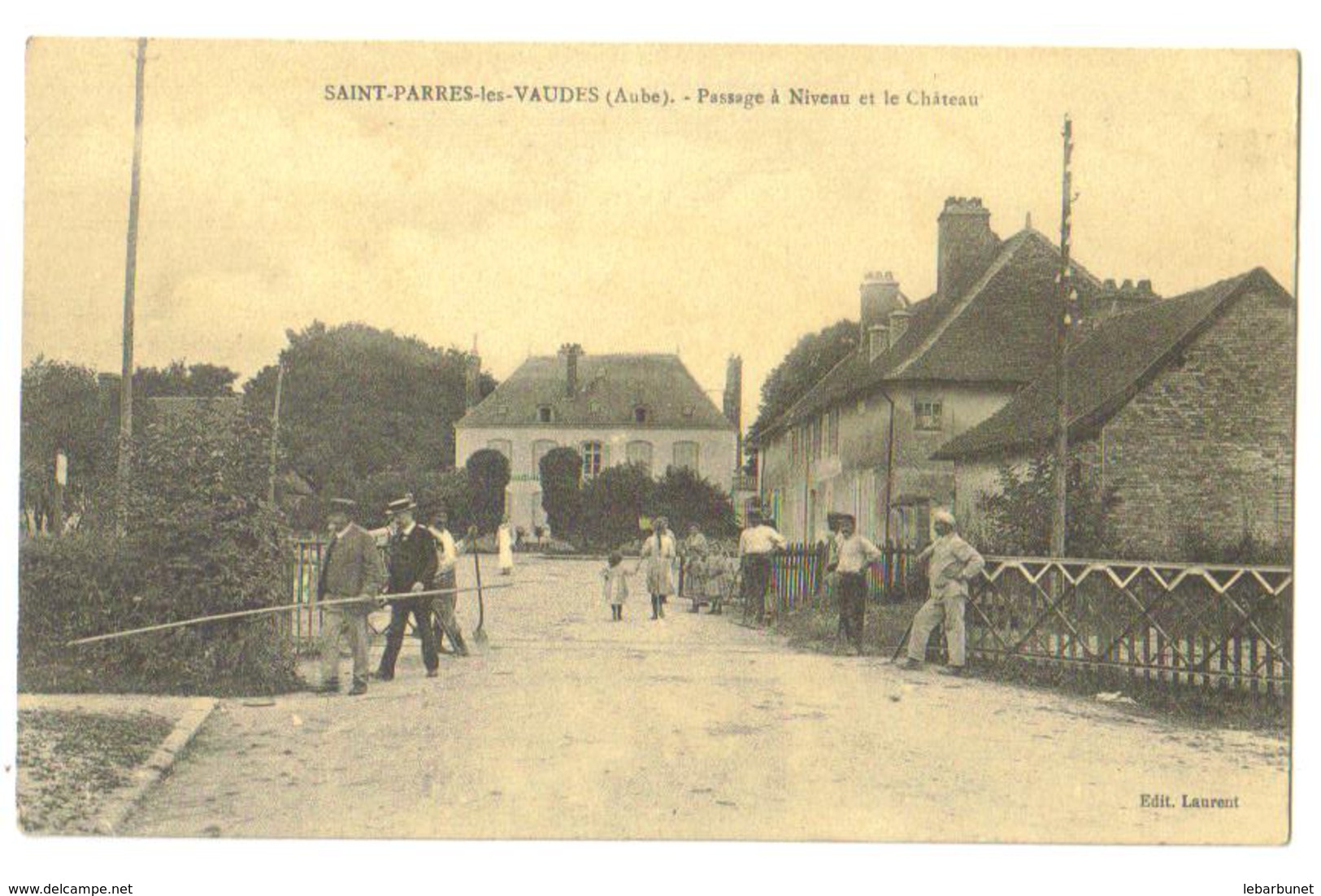 Carte Postale Ancienne  St-Parres-les-Vaudes (10) Le Passage à Niveau Et Le Chateau - Autres & Non Classés