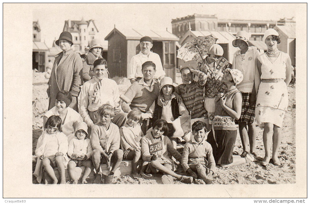 BERCK-PLAGE 1929  -GROUPE SUR LA PLAGE. MAISONS  DERRIERE    CARTE PHOTO - Sports