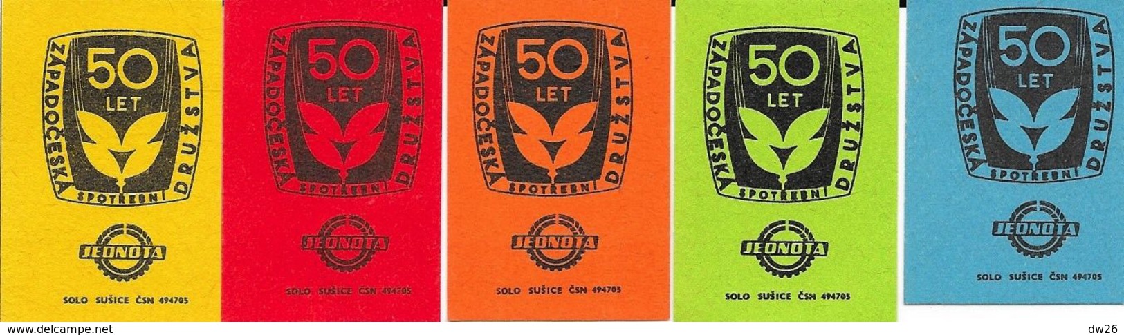 Tchécoslovaquie - Série De 5 Etiquettes (Štítky Matchbox) 50 Let Zapadoceska Spotrebni Druzctva - Solo Susice - Boites D'allumettes - Etiquettes