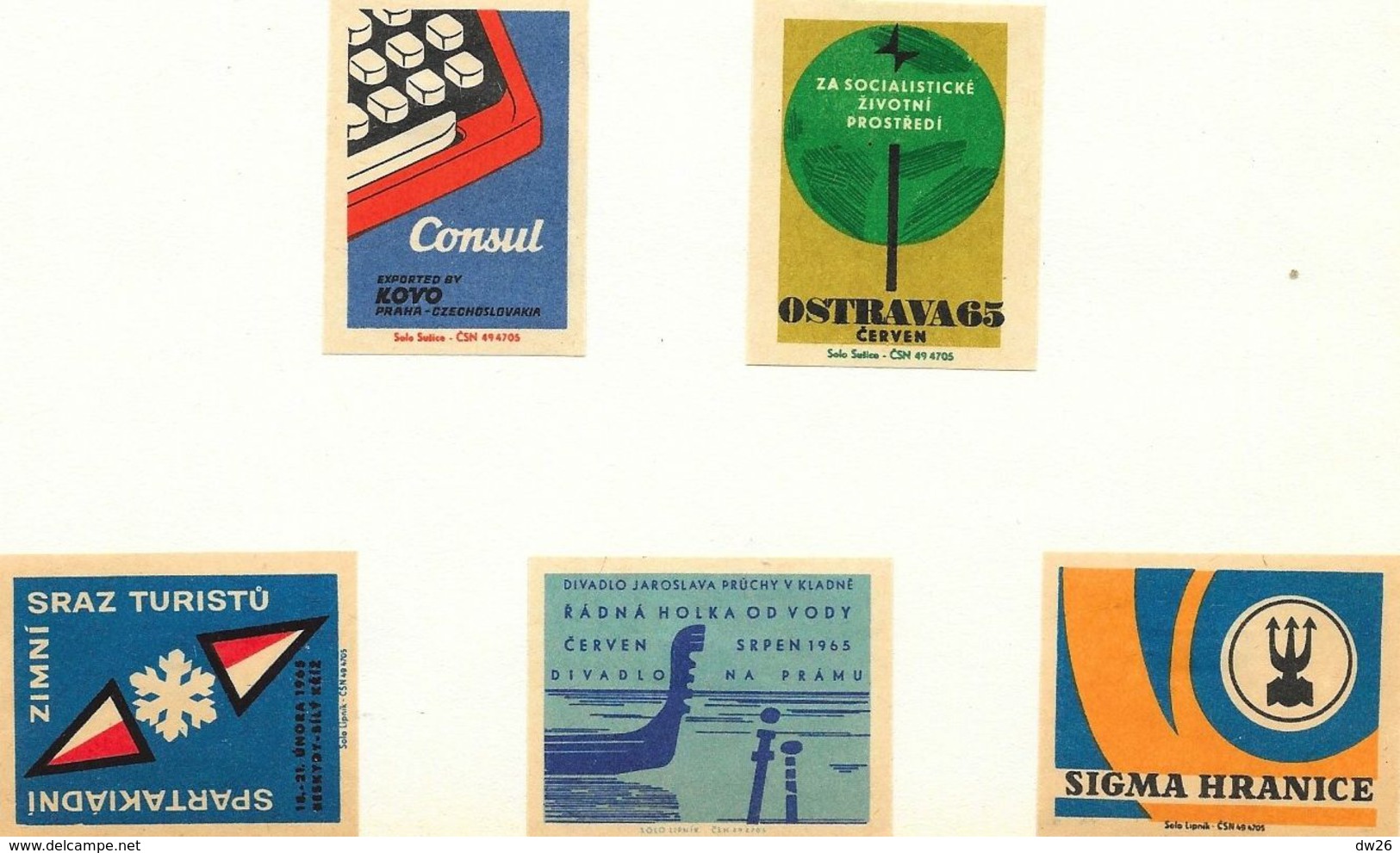 Tchécoslovaquie - Lot De 30 Etiquettes De Boites D'Allumettes (Štítky Matchbox) - Vrac - Solo Lipnik - Matchbox Labels