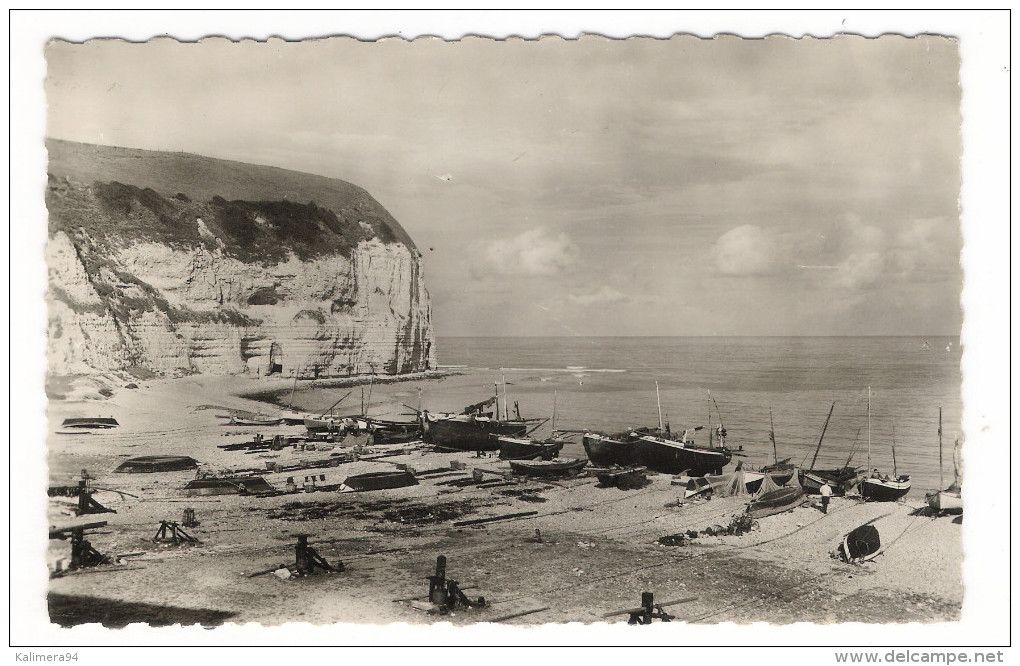 SEINE-INFERIEURE  /  YPORT  /  LE  PORT  DE  PÊCHE  ( Falaise Et Bateaux Amarrés Sur Galets ) /  Edit.  G.A.I.F.  N° 1 - Yport