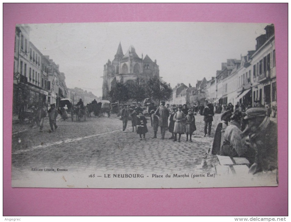 CPA  Le Neubourg       "   Place Du Marché ( Partie Est) " - Le Neubourg