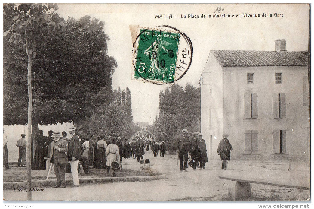 17 MATHA - La Place De La Madeleine Et L'avenue De La Gare - Matha