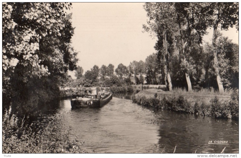 AULNOYE LA SAMBRE (PASSAGE D'UNE PENICHE) - Aulnoye