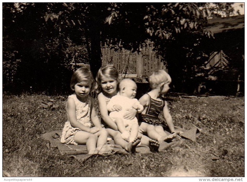 Gros Lot de 120 Photos Sympa sur le thème Nouveaux nés et Tout jeunes bébés avec et sans légendes de 1900 à 1960