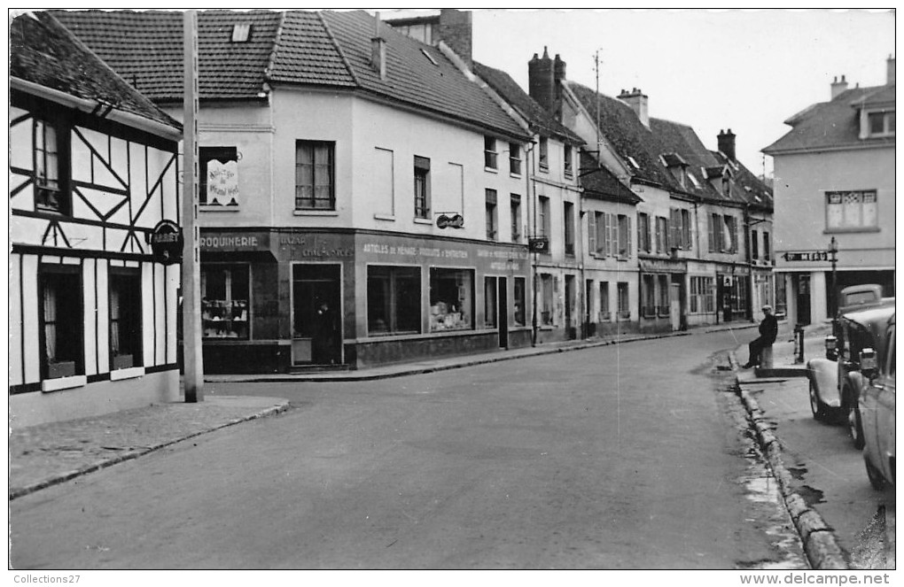 60-CHAUMON-EN-VEXIN- PLACE DE L'EGLISE - Chaumont En Vexin