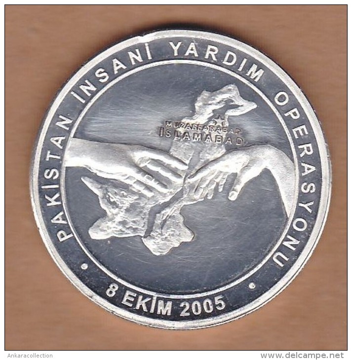 AC - PAKISTAN HUMANITARIAN OPERATIONS BY TURKISH RED CRESCENT 08 OCTOBER 2005 COMMEMORATIVE SILVER MEDAL - Royal / Of Nobility