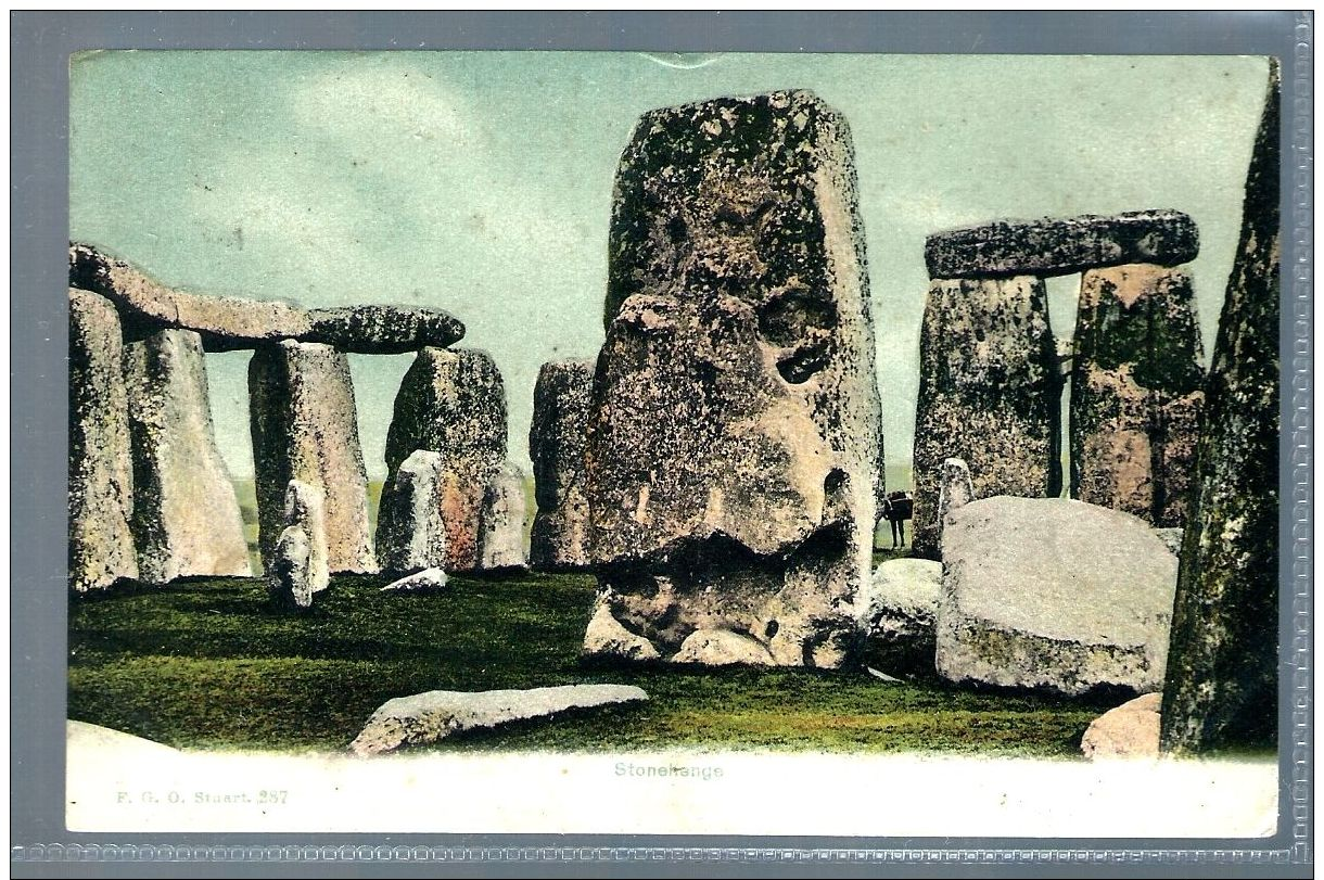 Historical Postcard Stonehenge (L665) - Autres & Non Classés