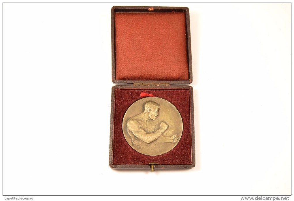 Médaille D'argent De Boxe Gravée Par HUGUENIN, Années 1930 -1940. Bronze. Boxing Boxer Boxeur - Kleding, Souvenirs & Andere