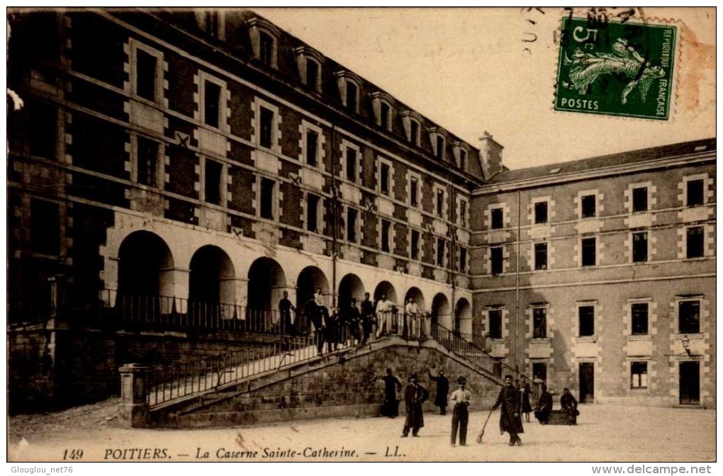 POITIERS...LA CASERNE STE-CATHERINE ..CPA ANIMEE - Barracks