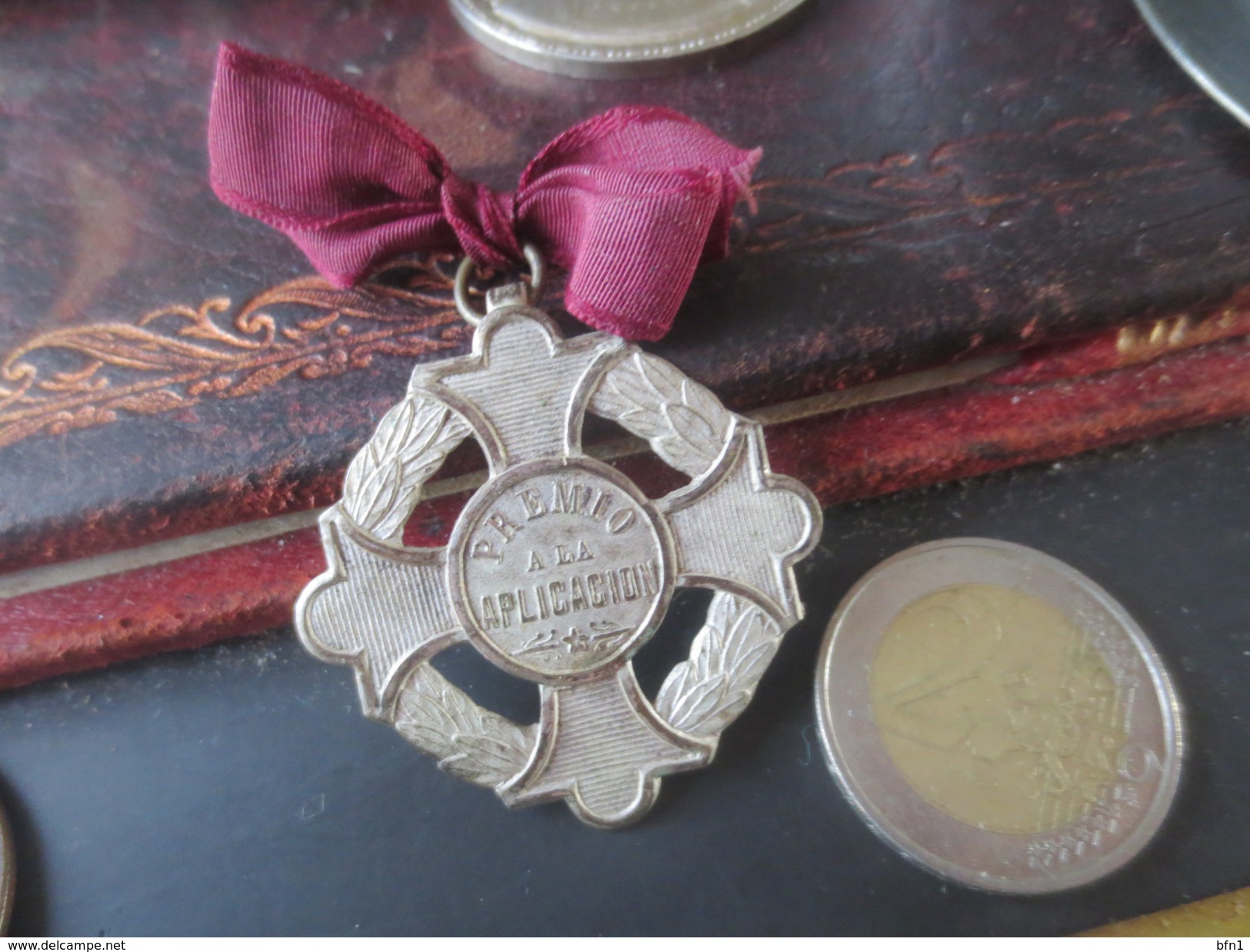 MEDAILLE- PREMIO  A LA APLICATION -   -VOIR PHOTOS - Spain