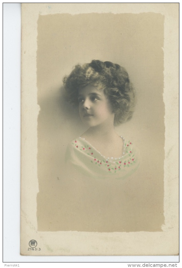 ENFANTS - LITTLE GIRL - MAEDCHEN - Jolie Carte Fantaisie Portrait Fillette - Portraits