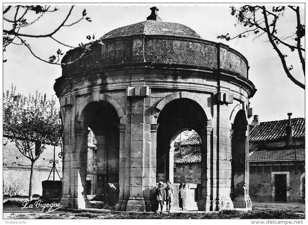 CPSM 30 VILLENEUVE LES AVIGNON LA FONTAINE ST JEAN   Grand Format 15 X 10,5 - Villeneuve-lès-Avignon