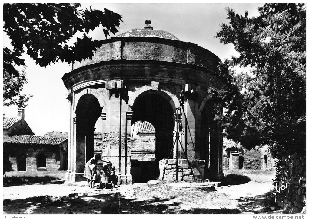 CPSM 30 VILLENEUVE LES AVIGNON LA FONTAINE ST JEAN   Grand Format 15 X 10,5 - Villeneuve-lès-Avignon