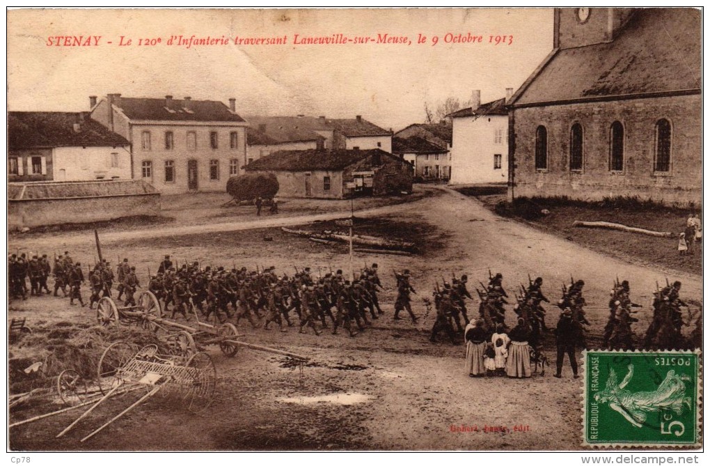 STENAY (55) Le 120ème D'Infanterie Traversant Laneuville Sur Meuse Le 9 Octobre 1913 - Très Rare - Carte Postée - Stenay