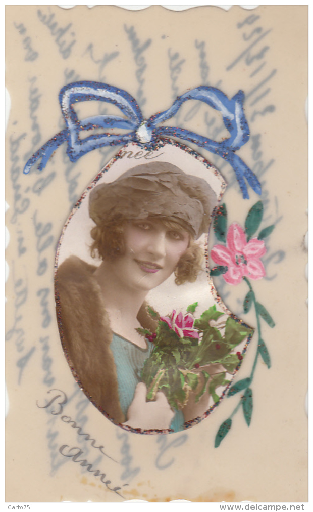 Matériaux - Celluloïd Celluloïde - Carte Porcelaine - Découpi Femme Mode Chapeau Plumes - 1924 - Cartes Porcelaine