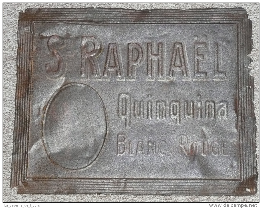 COLLECTOR Rare Ancienne Plaque En Tôle Emboutie Saint ST-RAPHAEL Quinquina Rouge - Drank & Bier