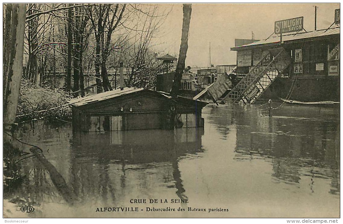 94     ALFORTVILLE   CRUE DE LA SEINE  DEBARCADERE  DES BATEAUX PARISIENS - Alfortville