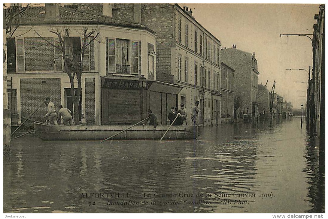 94     ALFORTVILLE   LA GRANDE CRUE DE LA SEINE  JANVIER 1910   INONDATION DE LA RUE DES  CAMELIAS - Alfortville