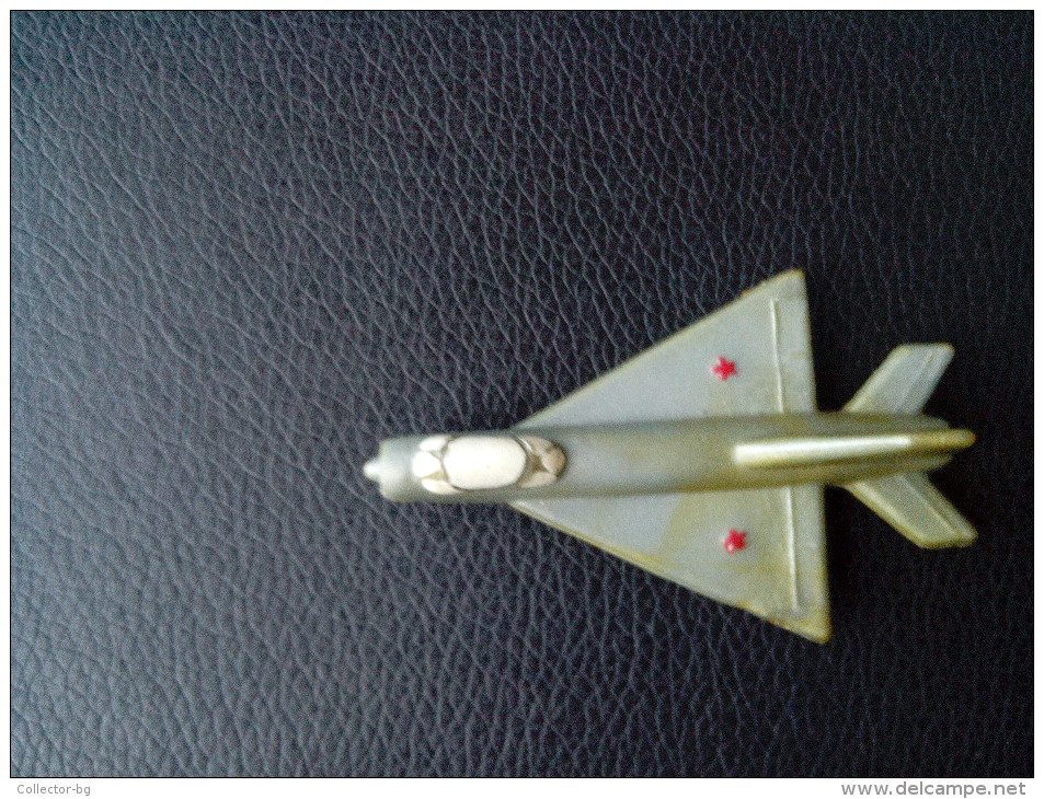 SMALL AIR PLANE RUSSIAN SOVIET ERA SU-MIG RARE  FIGURINE - Figurines