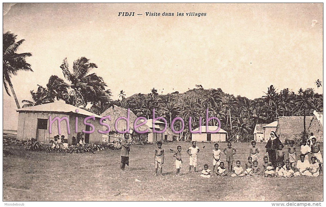 OCEANIE FIDJI - Visite Dans Les Villages - Groupe Enfants - Religieuse - Dos Vierge  - 2 Scans - Figi