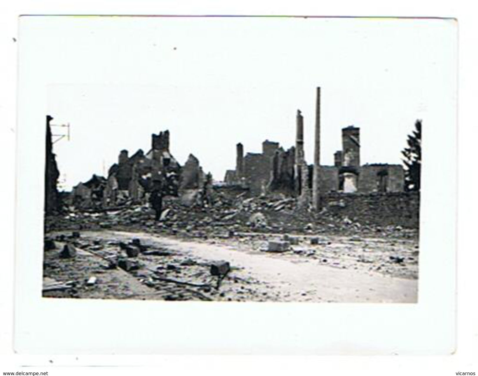 CARTE PHOTO AVRANCHES Lot de31 photos plus1photo sur Lolif au loin sur la dévastation de la ville par l'aviation en 1944