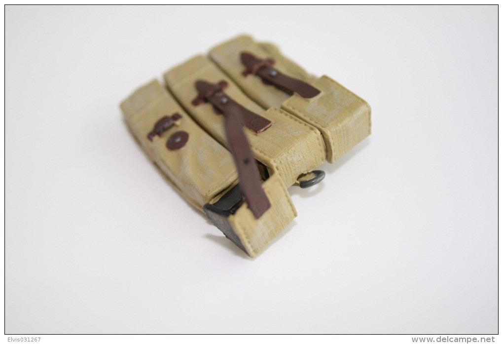 Vintage DRAGON IN DREAMS PARTS : AFRIKA KORPS DAK MP40 AMMO POUCH - Original - Scale 1/6 - DRAGON DID - Action Man