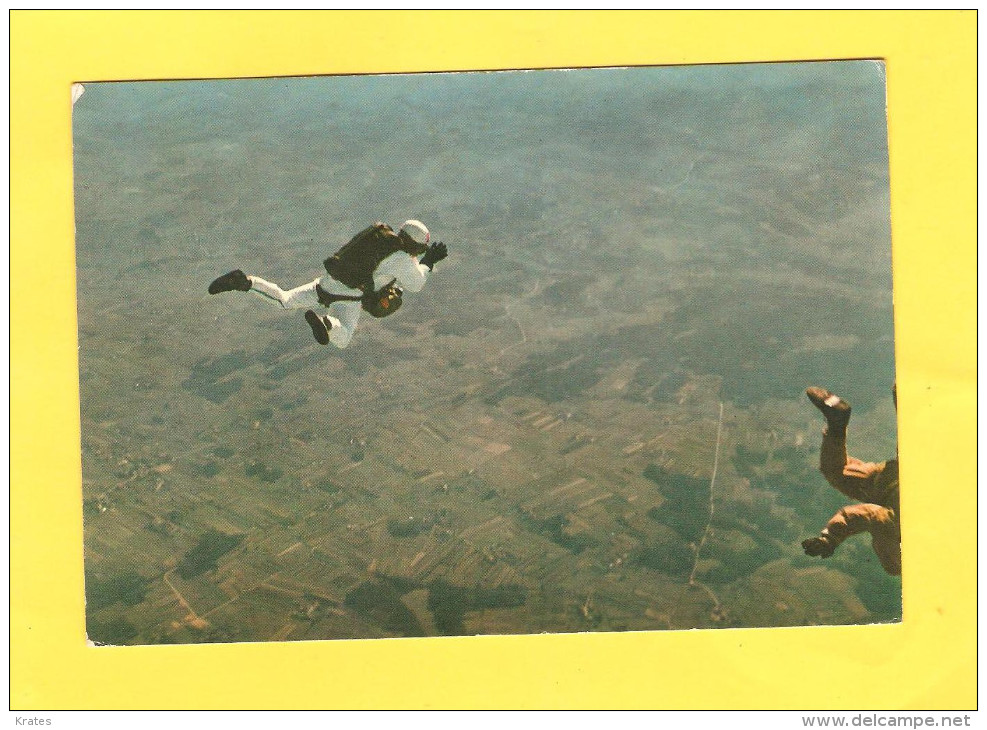 Postcard - Parachutting      (V 29507) - Parachutisme