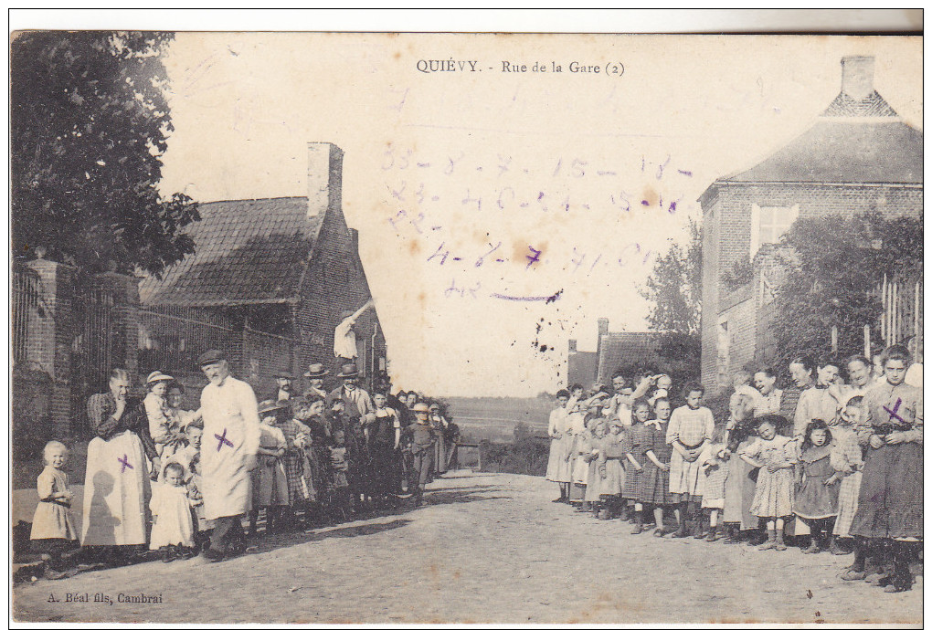 59 Quiévy - Rue De La Gare (1). édit A Béal Fils, Très Animée, Datée 1910. Tb état. - Autres & Non Classés