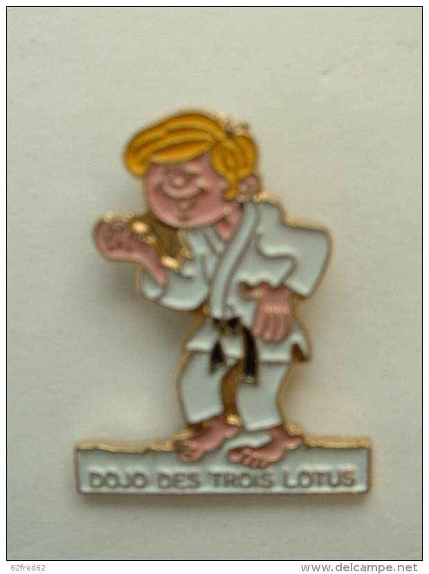 Pin´s JUDO - DOJO DES TROIS LOTUS - Judo