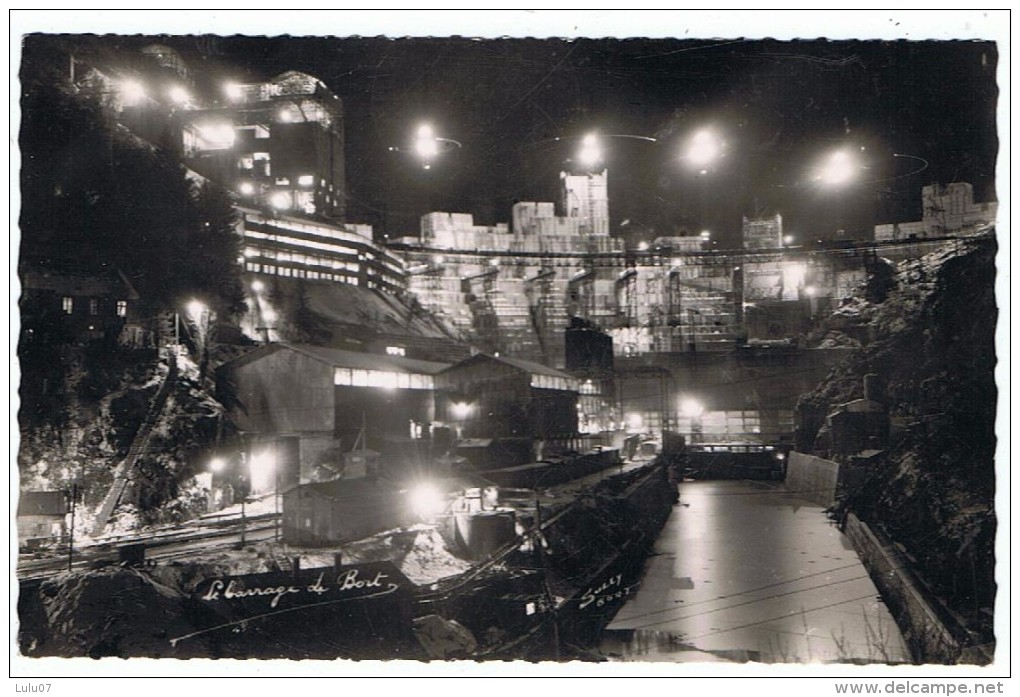 Barrage De Bort   Construction Pendant La Nuit   1952 - Invasi D'acqua & Impianti Eolici