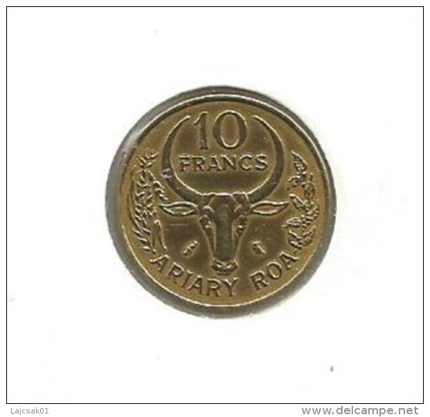 D10 Madagascar 10 Francs  2 Ariary 1970. KM#11 - Madagascar