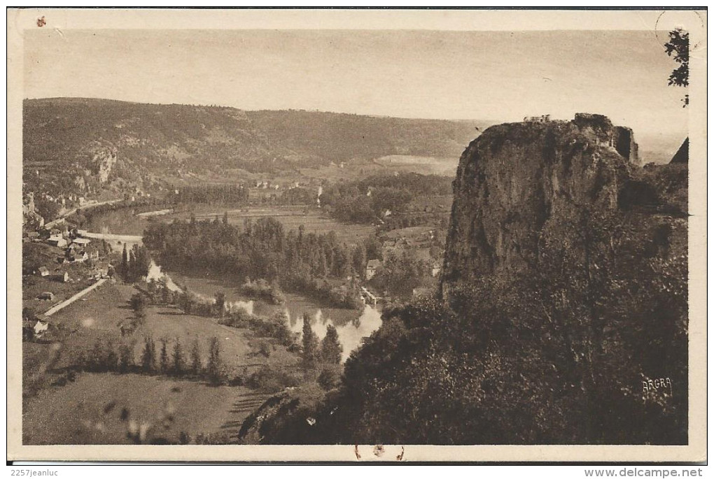 CP - 46 - Le Rocher De Saint Cirq Lapopie Et Le Village De Tour De Faure - Saint-Cirq-Lapopie