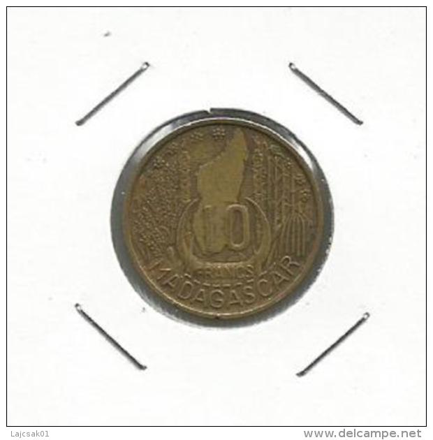 B8  Madagascar 10 Francs 1953. KM#6 - Madagaskar