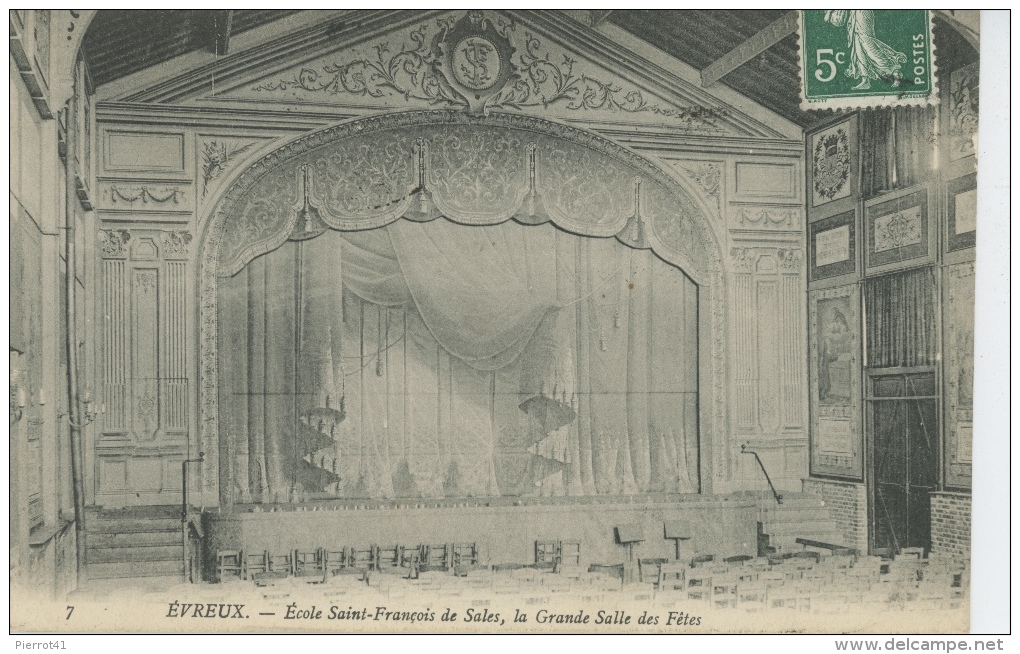 EVREUX - Ecole Saint François De Sales , La Grande Salle Des Fêtes - Evreux