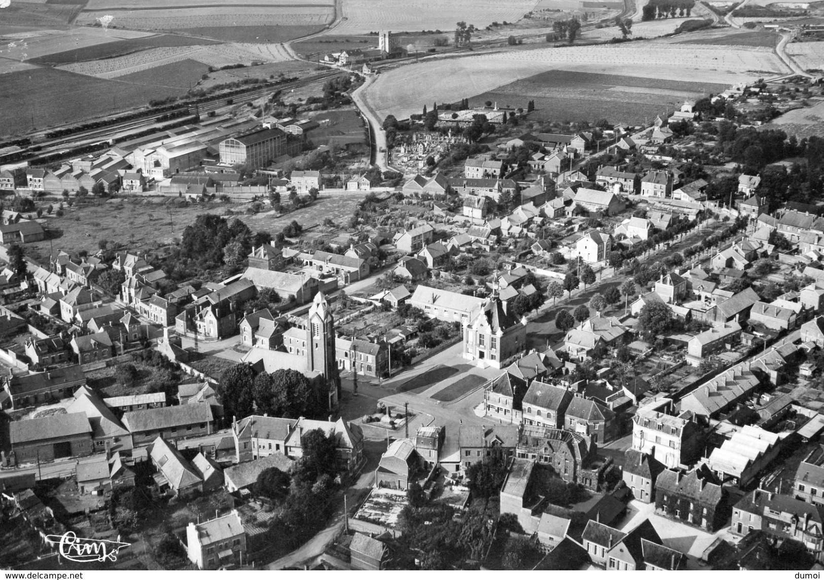 ROISEL  (Somme)  -  Vue Générale Aérienne  -  La Place De L' Hôtel De Ville - Roisel