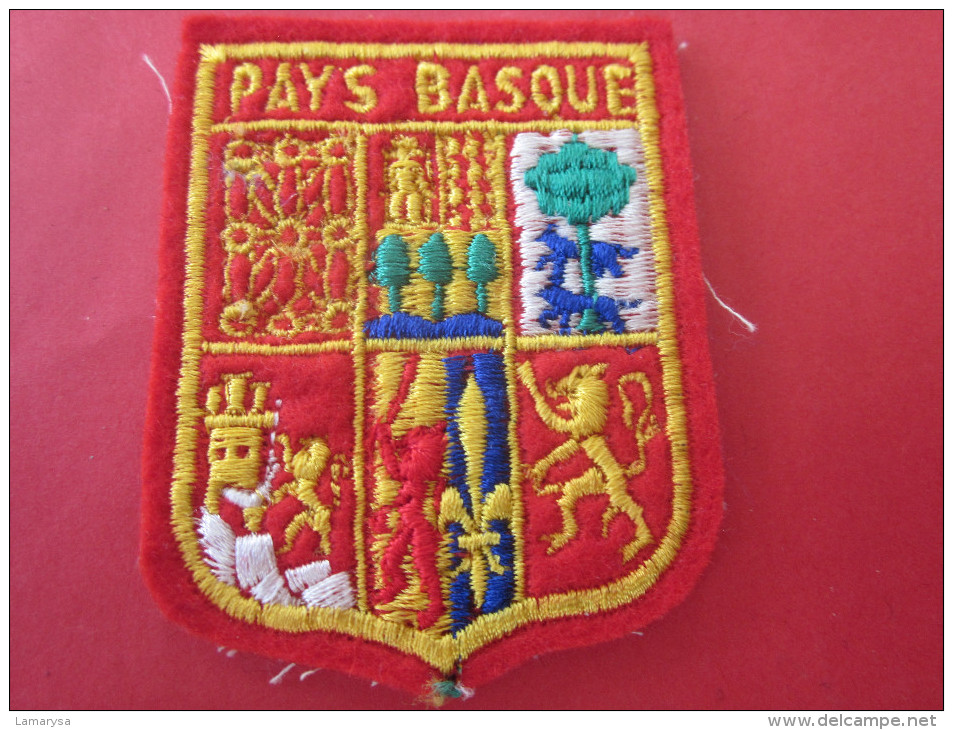 LE PAYS BASQUE FRANÇAIS    ÉCUSSON BLASON TISSU Brodé--- écusson Tissu - Patches