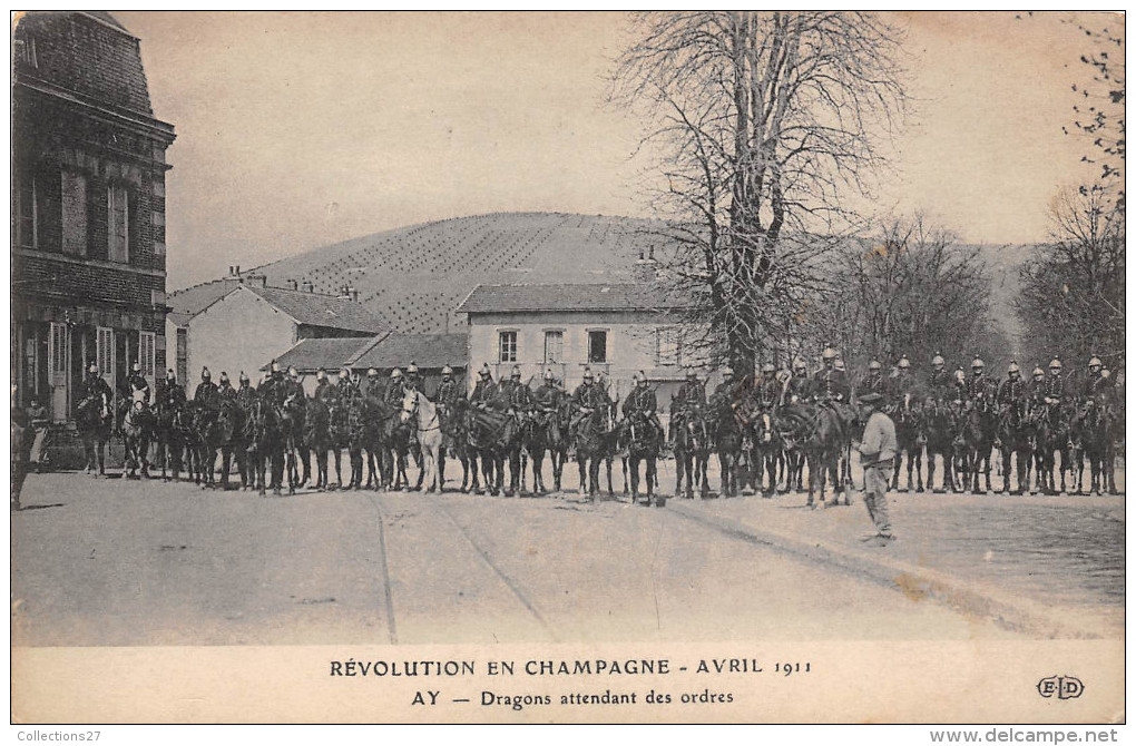 51-AY-EN-CHAMPAGEN- DRAGONS ATTENDANT DES ORDRES , AVRIL 1911 - Ay En Champagne