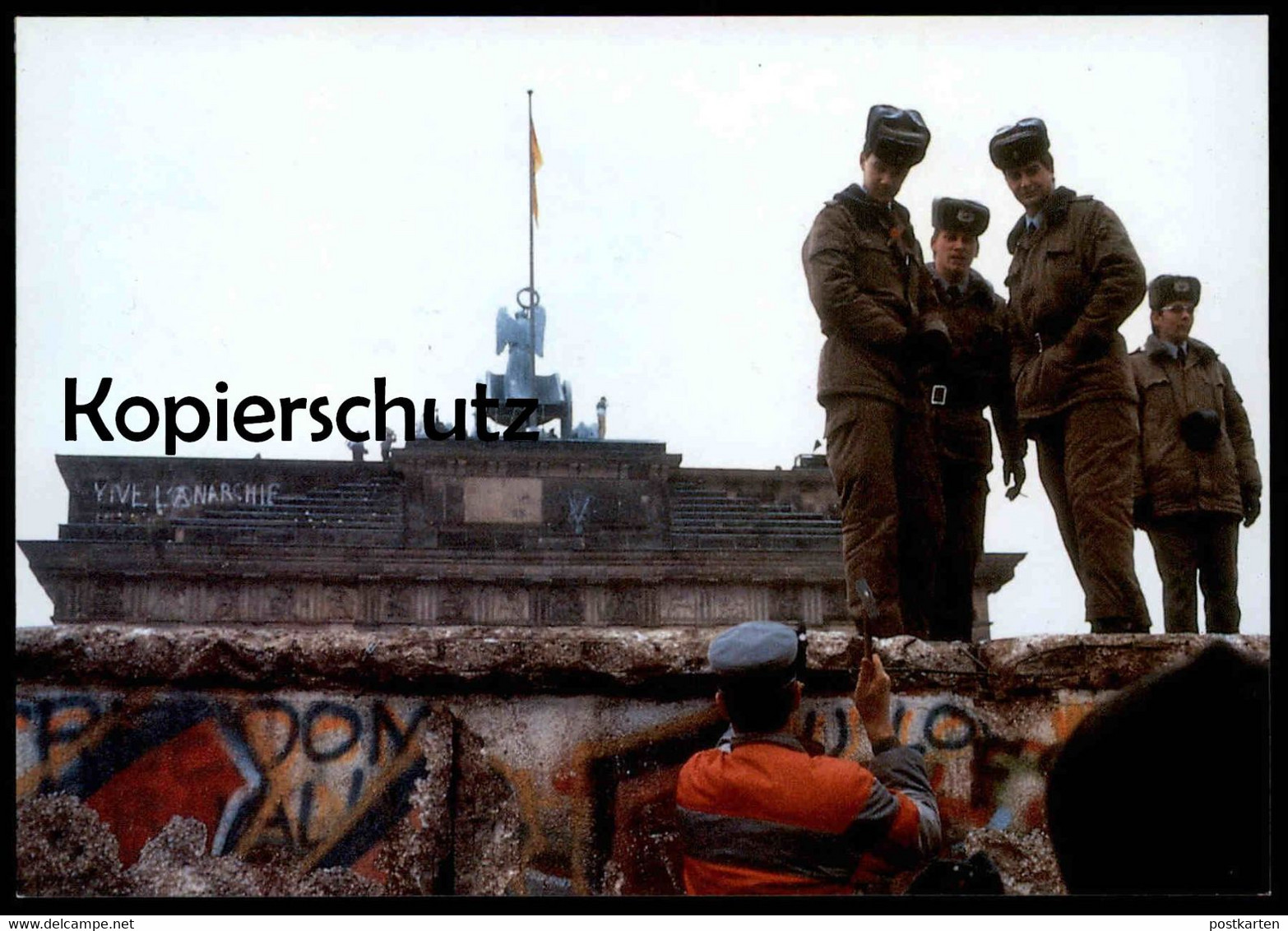 ÄLTERE POSTKARTE BERLIN BRANDENBURGER TOR VIVE L'ANARCHIE BERLINER MAUER THE WALL LE MUR SOLDAT NVA Cpa Postcard - Brandenburger Deur