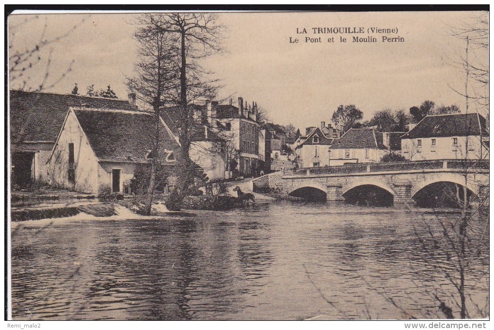 CARTE POSTALE     LA TRIMOUILLE 86  Le Pont Et Le Moulin Perrin - La Trimouille