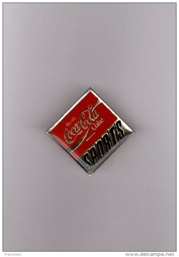 Pin's Coca Cola / Sports (signé Procexion) écriture Noire 2,6 Cm X 2,6 Cm - Coca-Cola