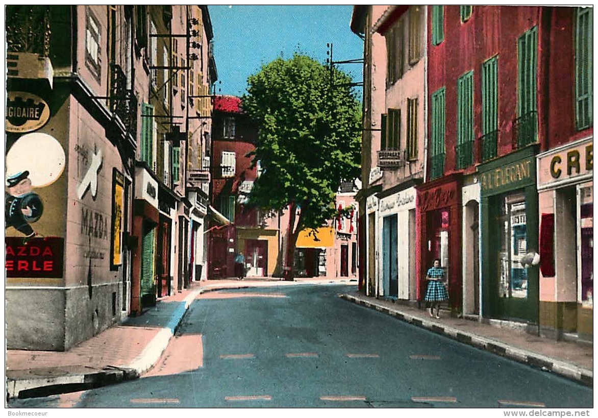 13  DANS LA VILLE D'AUBAGNE  LE CENTRE COMMERCANT ROUTE DE TOULON  -  COURS  BARTHELEMY - Aubagne