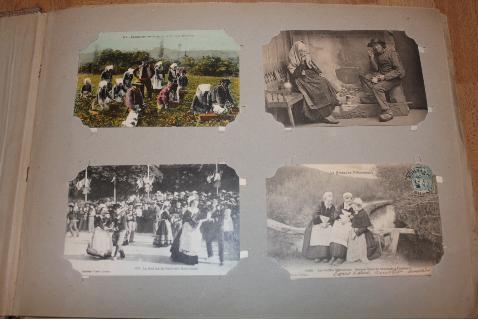 ALBUM DE 370 CPA ( Département 22 - 29 - 35 - 56 ) - 100 - 499 Postcards