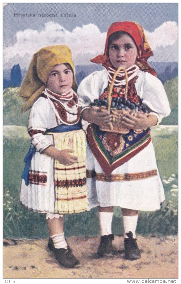 GIRLS  IN CROATIAN NATIONAL DRESS 1915 - Portraits