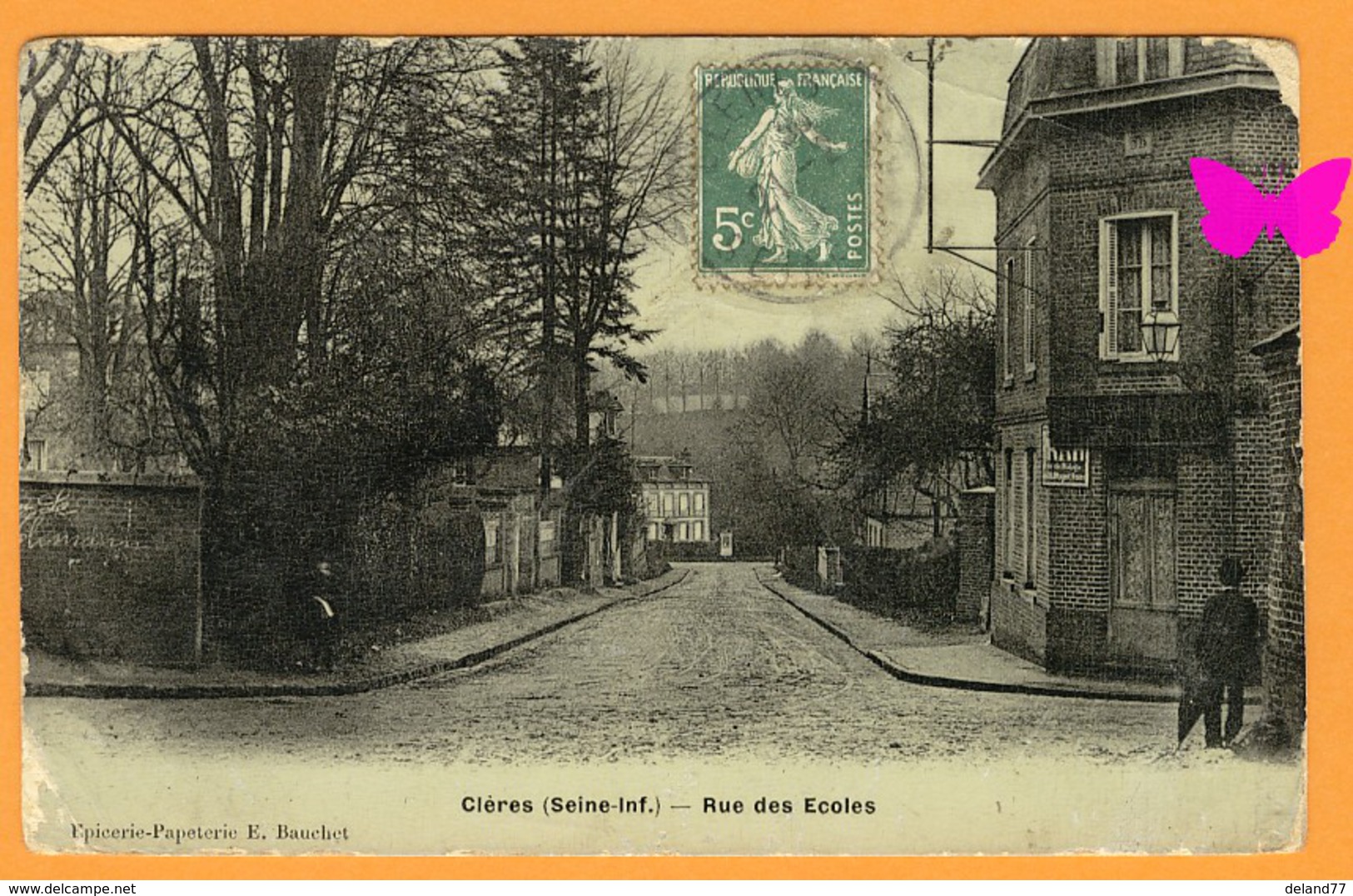 CLERES - Rue Des Ecoles - Photo-Email A.Breger Paris - Clères