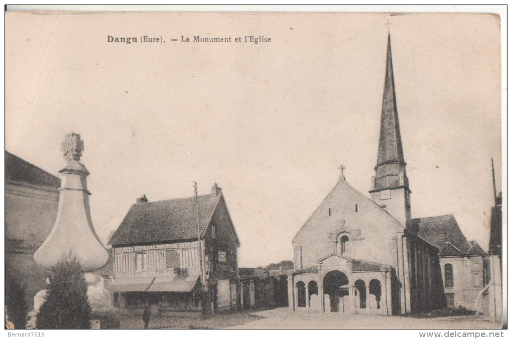 27  Dangu  Le Monument Et L'eglise - Dangu