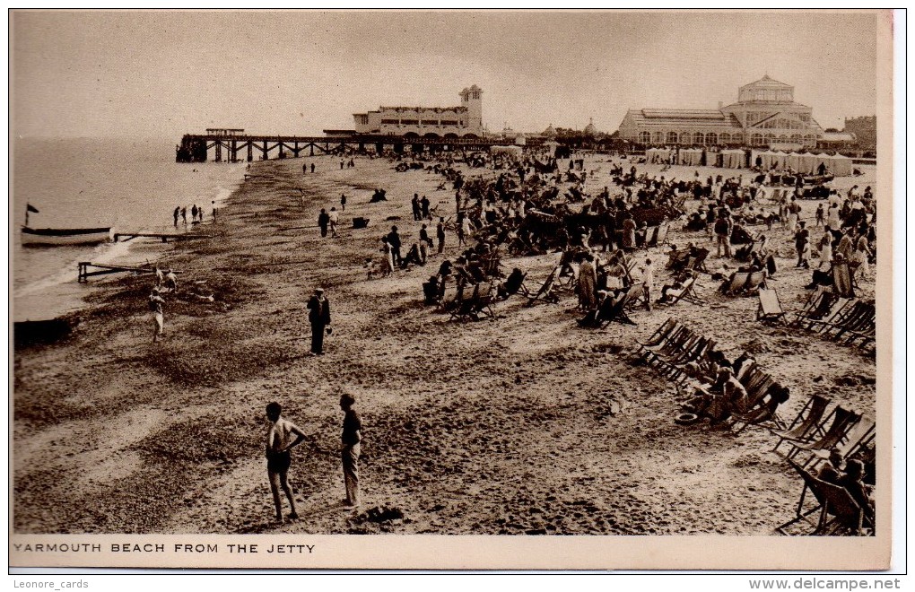 CPA.Royaume-Uni.Yarmouth Beach From The Jetty.animé Personnages. - Great Yarmouth