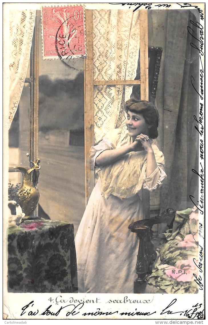 [DC3345] CPA - DONNA - SERIE INDISCRETION N° 4 - Viaggiata - Old Postcard - Donne