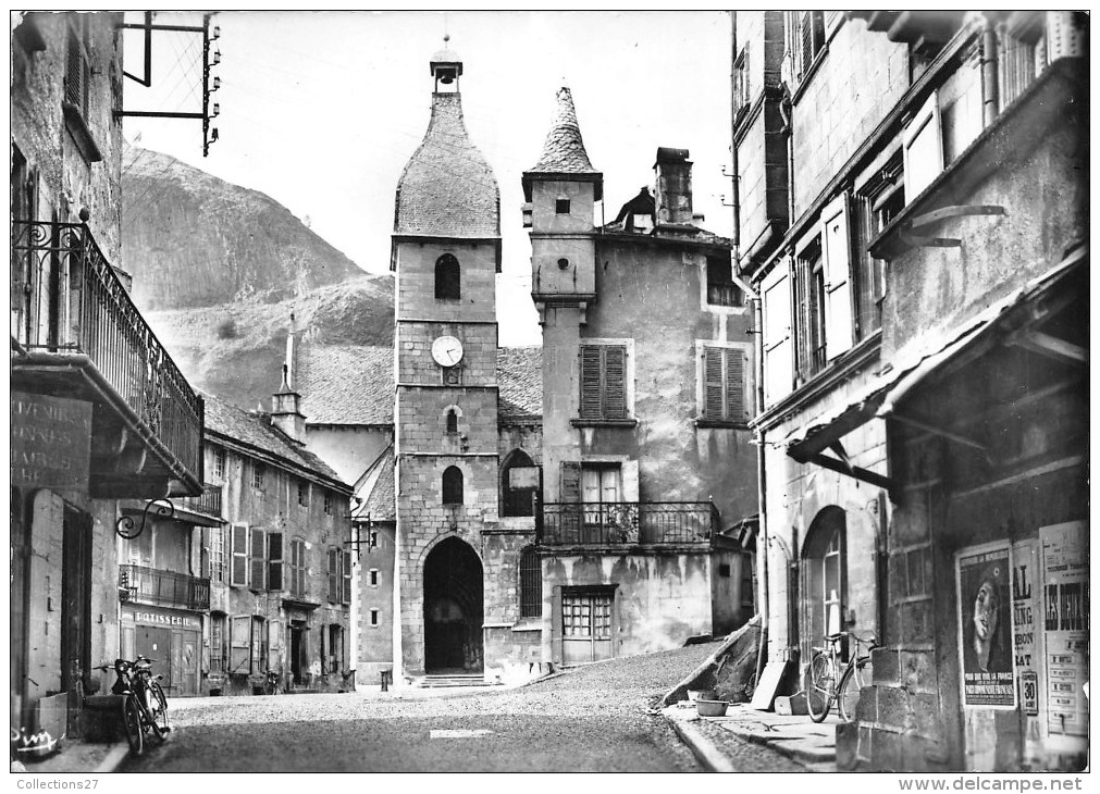 15-MURAT- LA PLACE MARCHANDE ET L'EGLISE - Murat