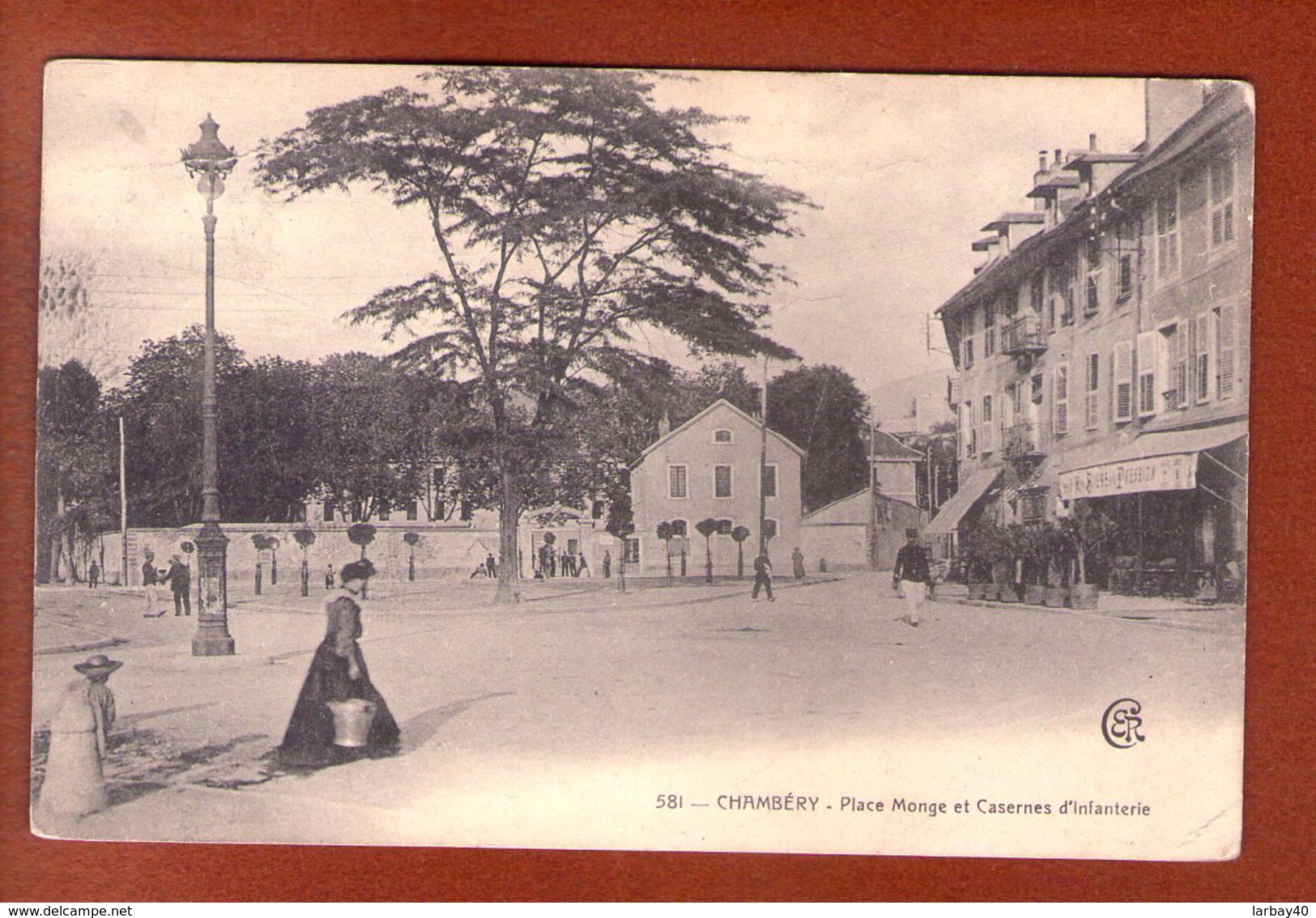 1 Cpa   Chambery Place Monge Et Casernes D Infanterie - Chambery